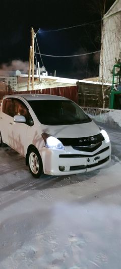 Хэтчбек Toyota Ractis 2010 года, 650000 рублей, Якутск
