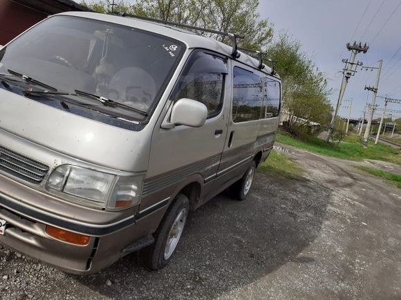    Toyota Hiace 1998 , 320000 , -