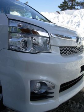   Toyota Voxy 2013 , 1200000 , 