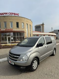 Минивэн или однообъемник Hyundai Grand Starex 2011 года, 1150000 рублей, Омск