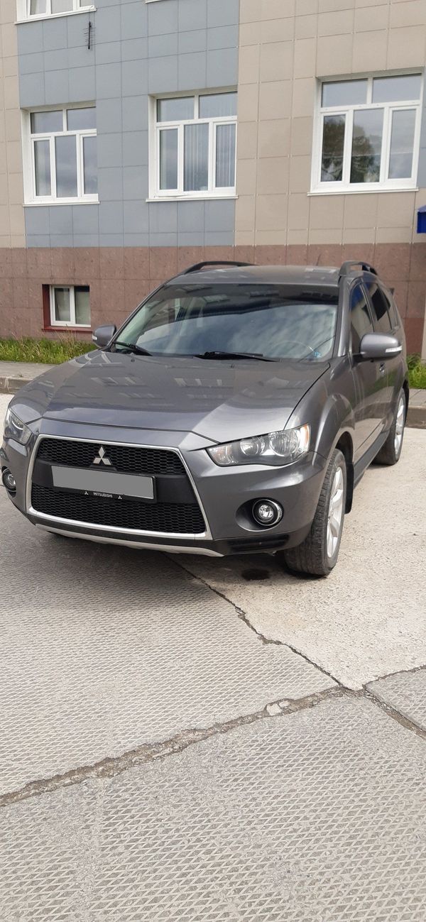 SUV   Mitsubishi Outlander 2011 , 750000 , 