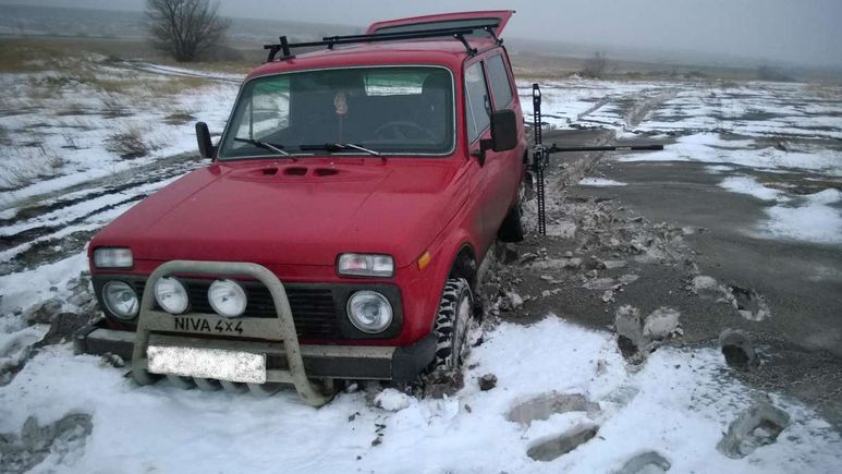 SUV    4x4 2121  1985 , 100000 ,  