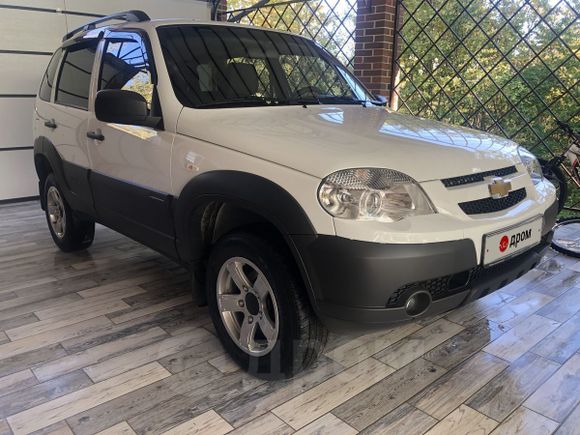 SUV   Chevrolet Niva 2019 , 650000 ,  