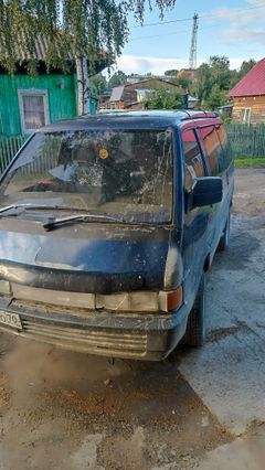 Минивэн или однообъемник Nissan Largo 1990 года, 200000 рублей, Колпашево