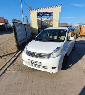    Toyota Isis 2004 , 490000 , 