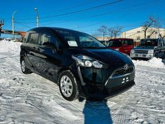 Минивэн или однообъемник Toyota Sienta 2016 года, 1300000 рублей, Хабаровск