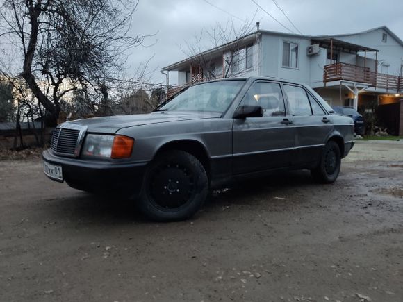  Mercedes-Benz 190 1983 , 80000 , 