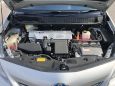    Toyota Prius Alpha 2012 , 880000 , -