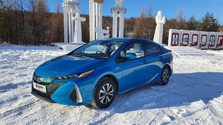 Лифтбек Toyota Prius PHV 2017 года, 2500000 рублей, Нерюнгри
