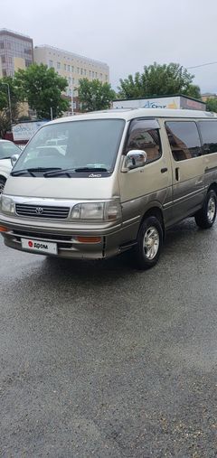 Минивэн или однообъемник Toyota Hiace 1997 года, 790000 рублей, Артём
