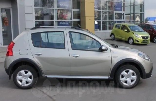  Renault Sandero Stepway 2011 , 400000 , 