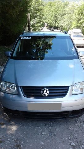    Volkswagen Touran 2003 , 320000 , 