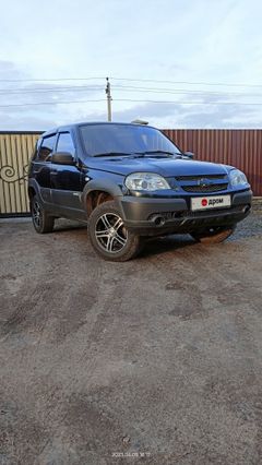 SUV или внедорожник Chevrolet Niva 2012 года, 620000 рублей, Курск