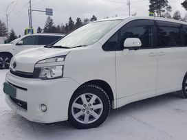    Toyota Voxy 2013 , 900000 , 