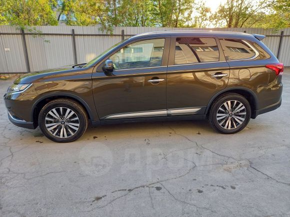 SUV   Mitsubishi Outlander 2019 , 2400000 , 