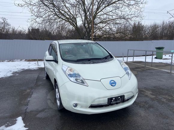  Nissan Leaf 2011 , 655000 , 