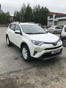 SUV   Toyota RAV4 2017 , 2400000 , 