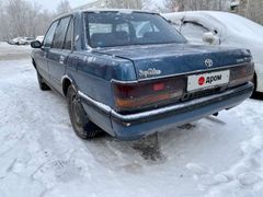 Седан Toyota Crown 1990 года, 160000 рублей, Омск