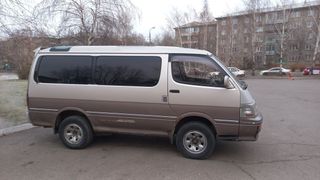 Минивэн или однообъемник Toyota Hiace 1998 года, 415000 рублей, Красноярск