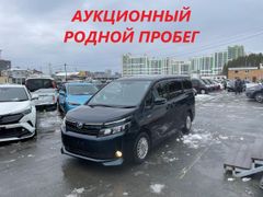 Минивэн или однообъемник Toyota Voxy 2015 года, 1997000 рублей, Екатеринбург