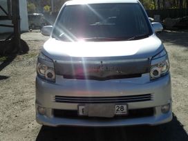    Toyota Voxy 2007 , 700000 , 