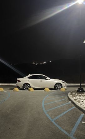 Седан Lexus IS300h 2017 года, 2850000 рублей, Владивосток