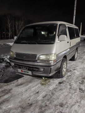 Минивэн или однообъемник Toyota Hiace 1997 года, 290000 рублей, Черемхово