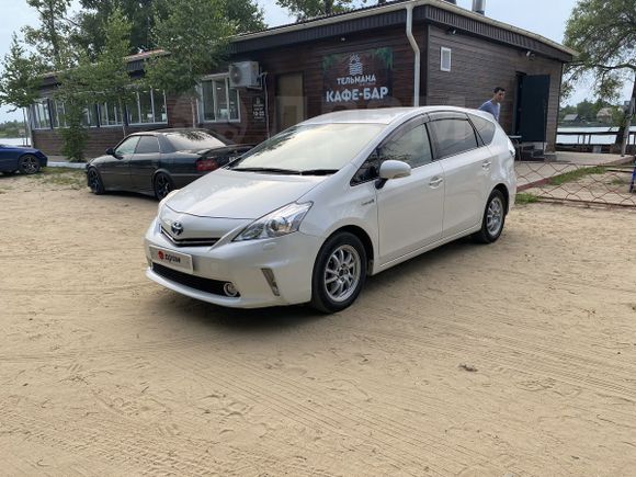    Toyota Prius Alpha 2014 , 980000 , 