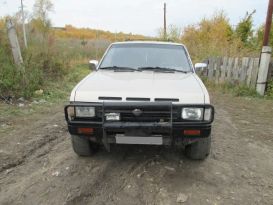 SUV или внедорожник Nissan Pathfinder 1990 года, 280000 рублей, Барнаул