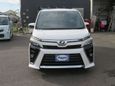    Toyota Voxy 2017 , 980000 , 