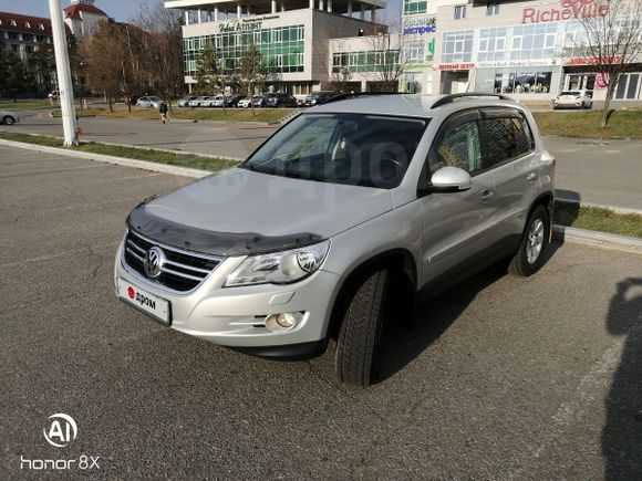 SUV   Volkswagen Tiguan 2010 , 880000 , 