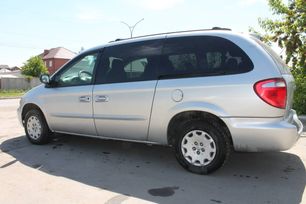    Chrysler Town and Country 2003 , 420000 , 