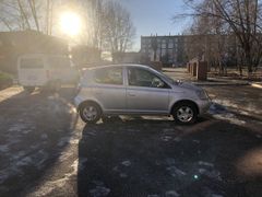Хэтчбек Toyota Vitz 2001 года, 445000 рублей, Татарск