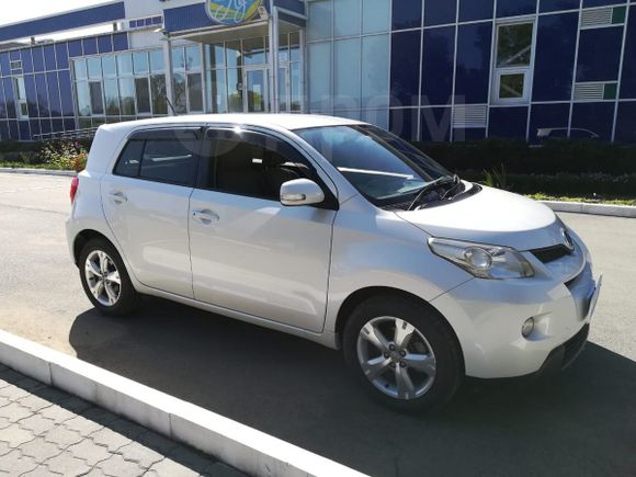  Toyota ist 2009 , 600000 , 