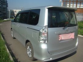    Toyota Voxy 2009 , 670000 , 