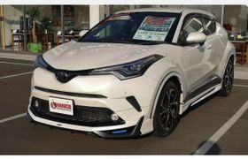 SUV или внедорожник Toyota C-HR 2017 года, 2040000 рублей, Владивосток