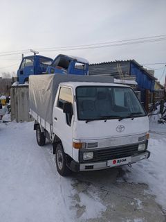 Бортовой тентованный грузовик Toyota Hiace 1990 года, 1000000 рублей, Хабаровск