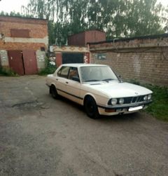 Седан BMW 5-Series 1985 года, 500000 рублей, Томск