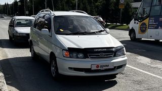 Минивэн или однообъемник Toyota Ipsum 1999 года, 600000 рублей, Бердск
