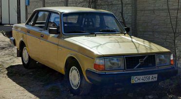  Volvo 240 1981 , 135000 , 