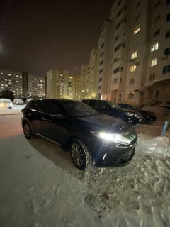 SUV или внедорожник Toyota Harrier 2018 года, 3250000 рублей, Якутск