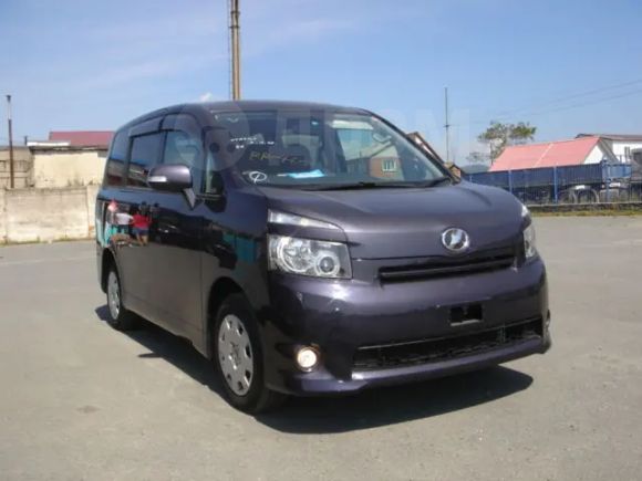    Toyota Voxy 2009 , 565000 , 