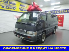 Минивэн или однообъемник Nissan Caravan 1996 года, 370000 рублей, Свободный
