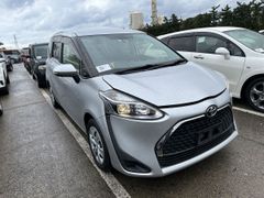 Минивэн или однообъемник Toyota Sienta 2018 года, 1150000 рублей, Хабаровск