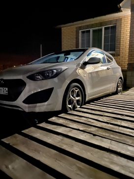  3  Hyundai i30 2013 , 700000 , 