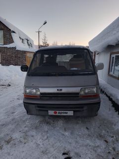 Минивэн или однообъемник Toyota Hiace 1990 года, 300000 рублей, Магадан