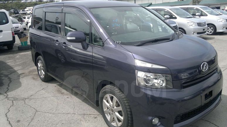    Toyota Voxy 2009 , 585000 , 