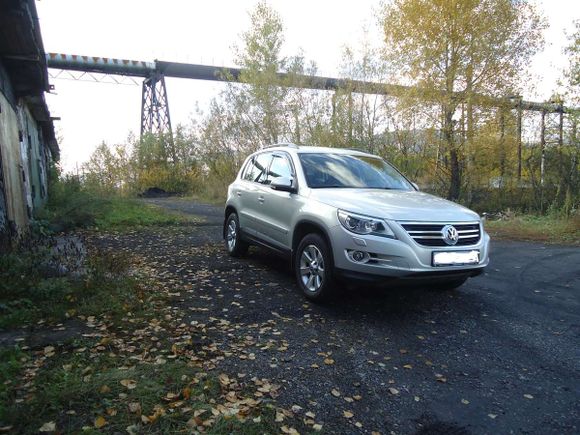 SUV   Volkswagen Tiguan 2010 , 880000 , 