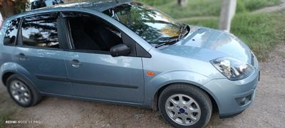 Хэтчбек Ford Fiesta 2006 года, 480000 рублей, Нижнегорский