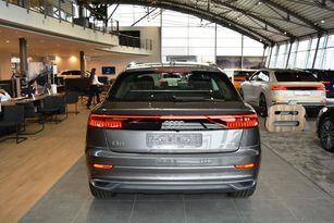 SUV   Audi Q8 2022 , 9990000 , 